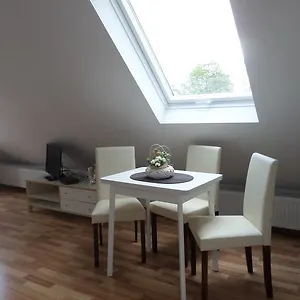 Apartment Flughafenapartement Sky View, Dusseldorf