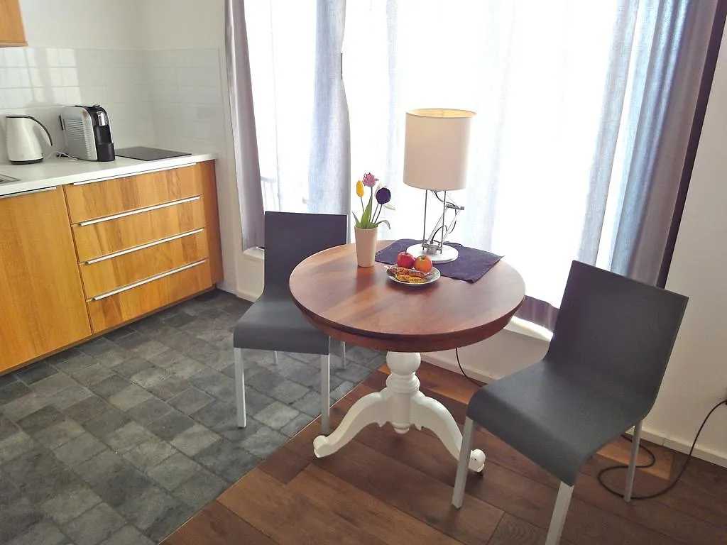 Cologne Country Lodge شقة